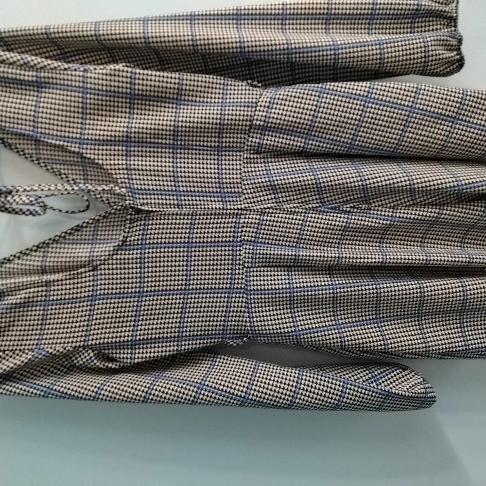 Trixxi Size Small Romper Shorts With Long Sleeves!! - Picture 3 of 3